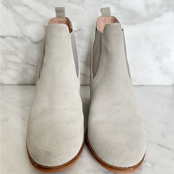 Lucky Gray Wedge Suede Boots Size 7 Like New - Picture 3 of 6